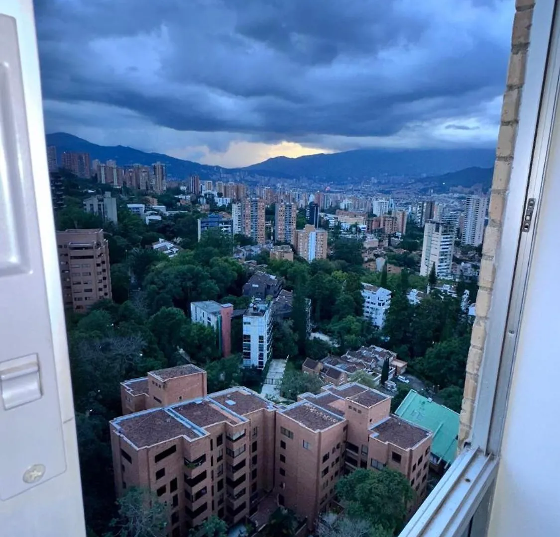 Apto De Lujo Poblado Medellín 0*,